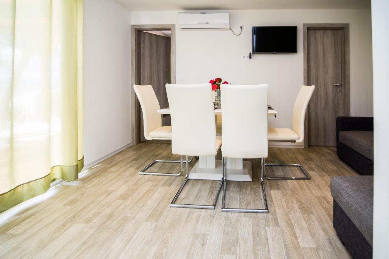 Mobile Homes Pine Tree Dobropoljana Экстерьер фото